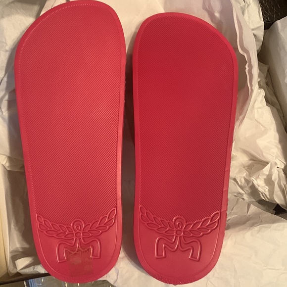 Mcm fuschsia slides 37 - Picture 4 of 6